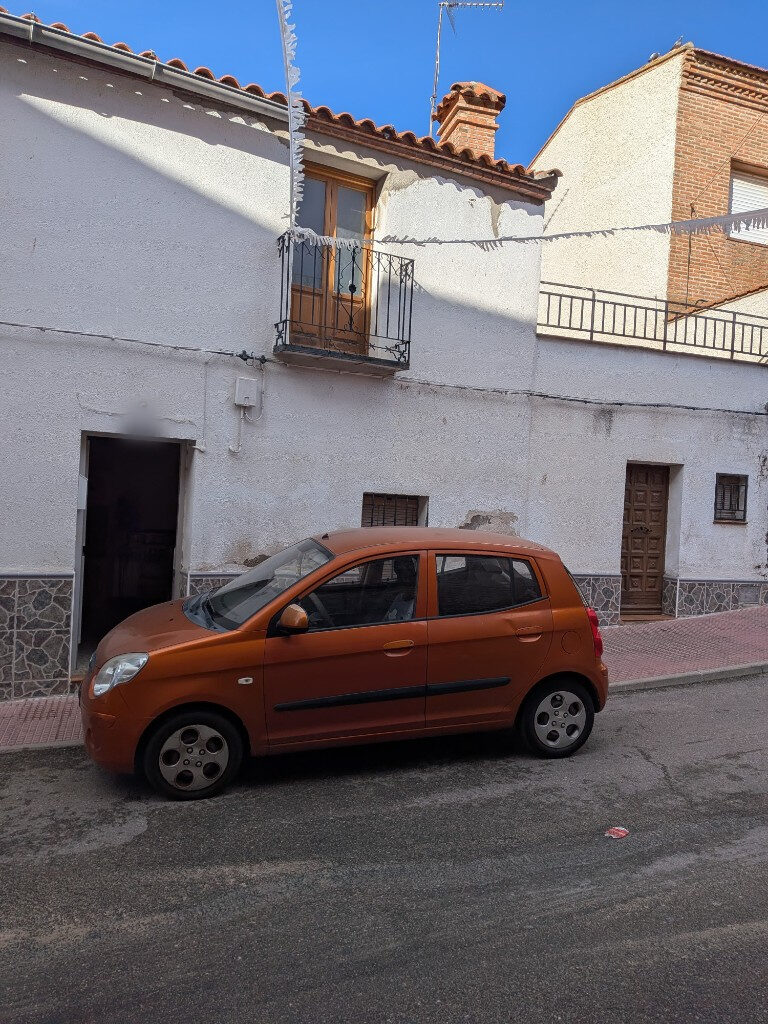 Casa de 5 dormitorios con patio y terraza en Cebolla