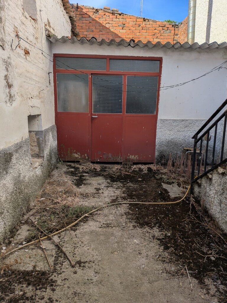 Casa de 5 dormitorios con patio y terraza en Cebolla